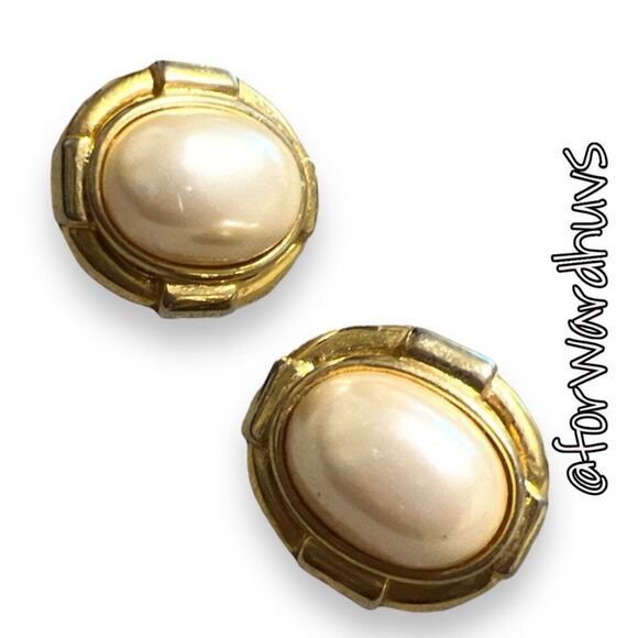 Elegant Gold Tone Faux Pearl Clip-On Earrings - Picture 4 of 7